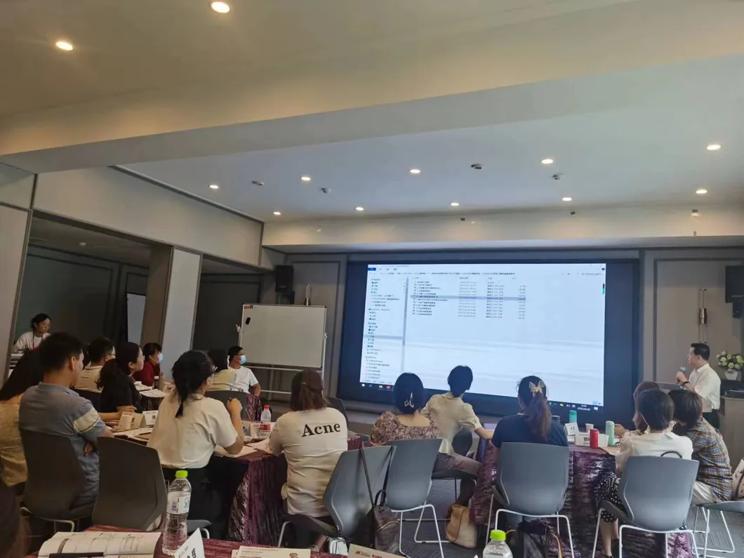 أنابيب الفولاذ المقاوم للصدأ ASTM المستديرة 201 304 316 309S 310S 430 ممشحة / مرآة مطلية بدون خيط / مصفاة 12